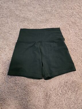 OFFLINE By Aerie The Hugger 5" Bike Short Medium Green